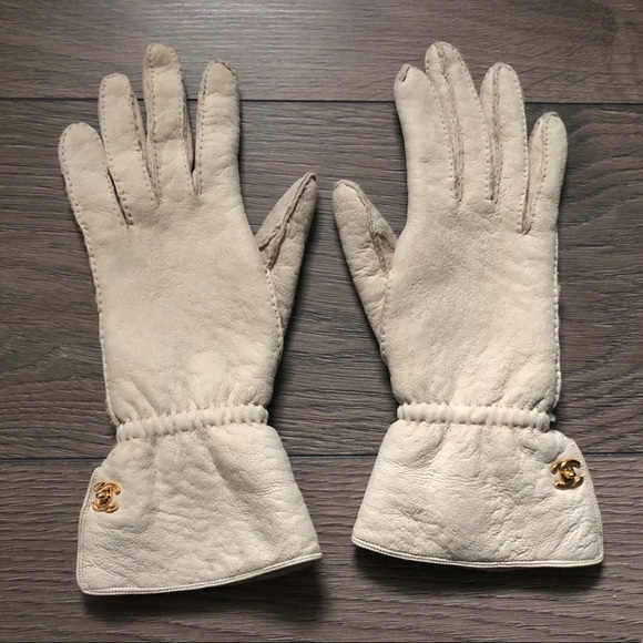 Vintage Chanel beige shearling gloves - Picture 3 of 6
